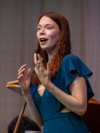 Die in Nürnberg geborene Mezzosopranistin Isabel Grübl ist für ihr besonderes und dunkles Timbre bekannt und konzertierte bereits mit namhaften Orchestern, wie der Kammerphilharmonie Ingolstadt, dem Jewish Chamber Orchestra Hamburg, dem Detmolder Kammerorchester und den Bamberger Symphonikern. Im Konzertbereich ist sie deutschlandweit und darüber hinaus unterwegs, unter anderem mit Werken von Georg Friedrich Händel, Johann Sebastian Bach, Wolfgang Amadeus Mozart, Michelangelo Falvetti und Dietrich Lohff. Dabei reicht ihr Repertoire vom Barock bis hin zu zeitgenössischen Werken.