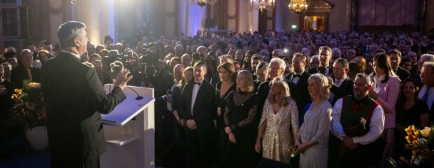 Ministerpräsident Dr. Markus Söder und Karin Baumüller-Söder haben am 12. Januar 2024 zum Neujahrsempfang in die Münchner Residenz eingeladen. Nach dem Defilee begrüßte Ministerpräsident Dr. Markus Söder die geladenen Gäste aus allen Regionen Bayerns im Kaisersaal der Residenz.