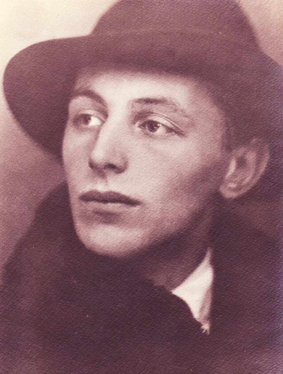 Carl Orff mit Hut, 1920